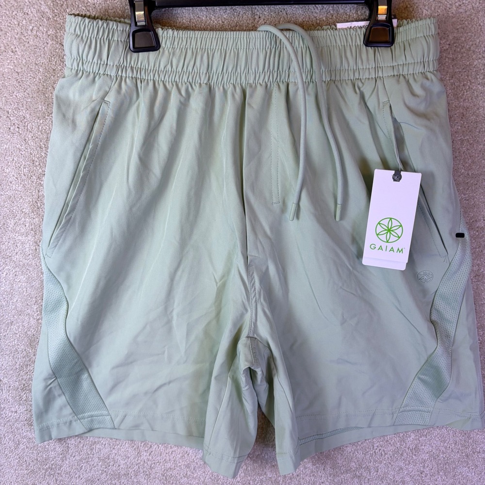 Gaiam Veda Shorts Mens Small Dusty Green 7‎ Inch Inseam Athletic Gym Yoga NEW